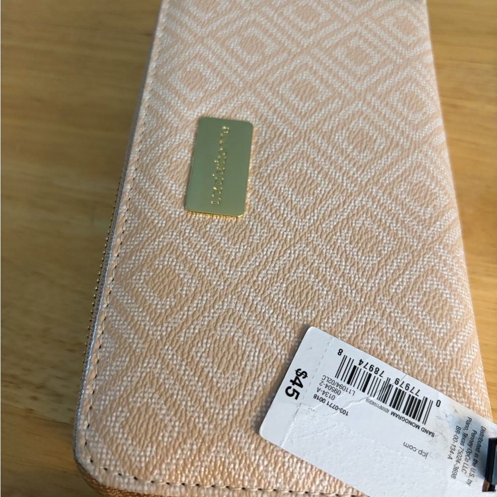 Liz Claiborne Peach Textured Zip Wallet with Gold Plate